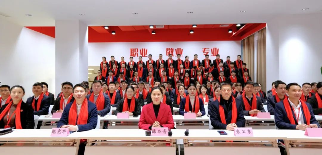 龍行龘龘，開拓新程！東方龍商務集團舉行成立10周年暨2023年度總結表彰大會